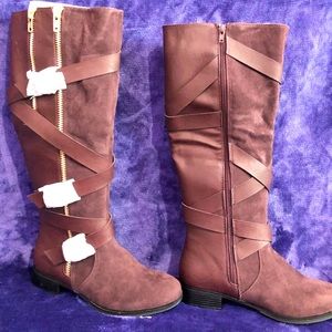 Justfab flat boots, never worn color burgundy